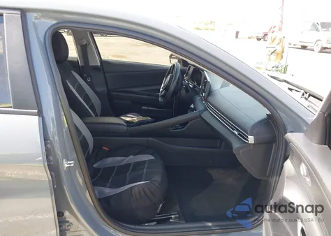 2022 Hyundai Elantra Sel z USA, uszkodzony, nr VIN KMHLM4AG9NU285099